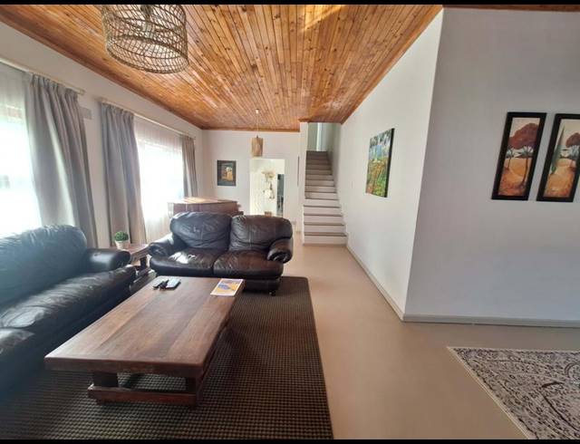 7 BEDROOM HOUSE FOR SALE IN BAY VIEW